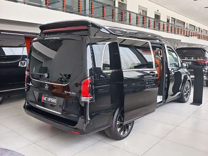 Mercedes-Benz V-Class 2024 2024款 V 300 L 长轴距尊贵版