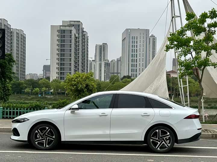 Roewe D7 2023 2023款 DMH 125km 超越版