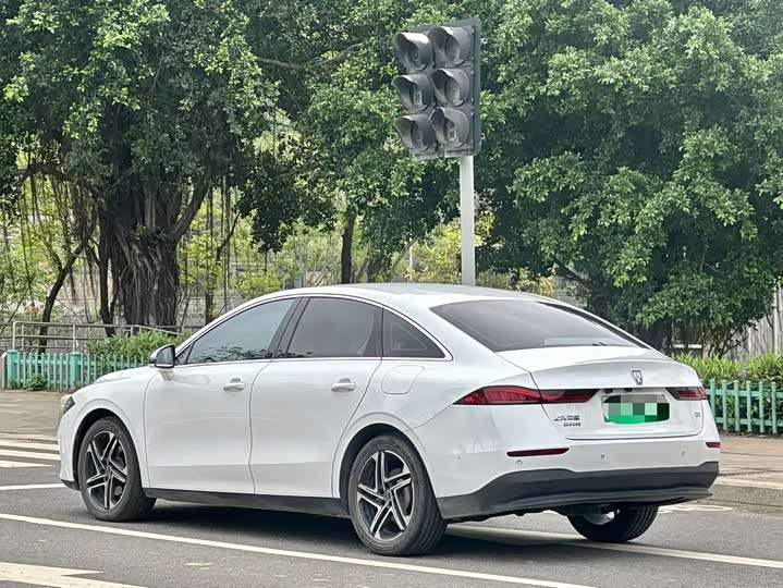 Roewe D7 2023 2023款 DMH 125km 超越版
