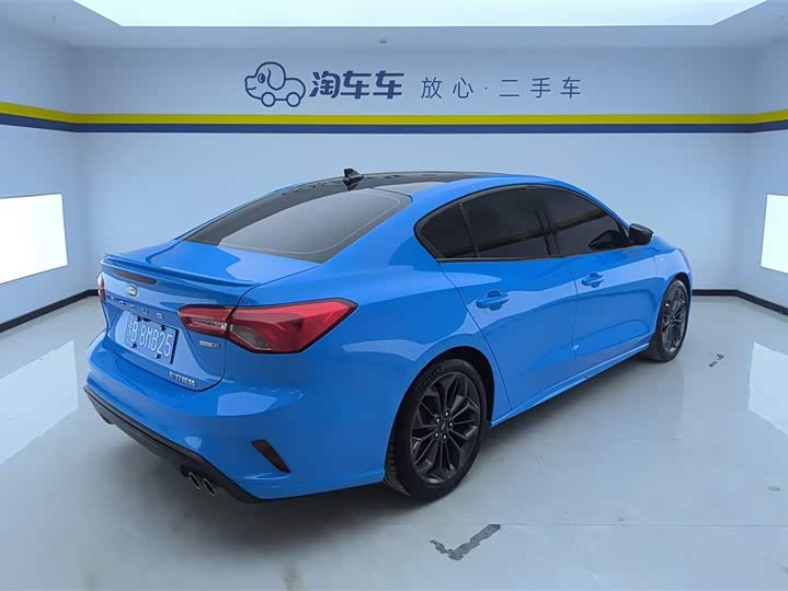 Ford Focus 2022 2022款 三厢 EcoBoost 180 自动ST Line