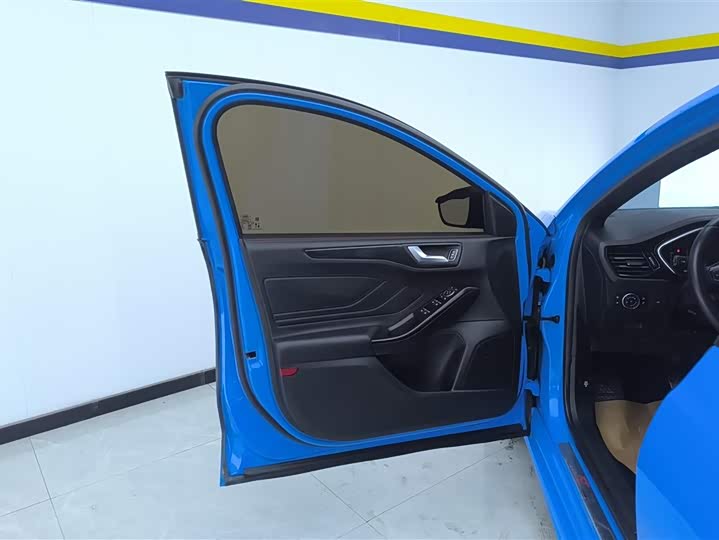Ford Focus 2022 2022款 三厢 EcoBoost 180 自动ST Line