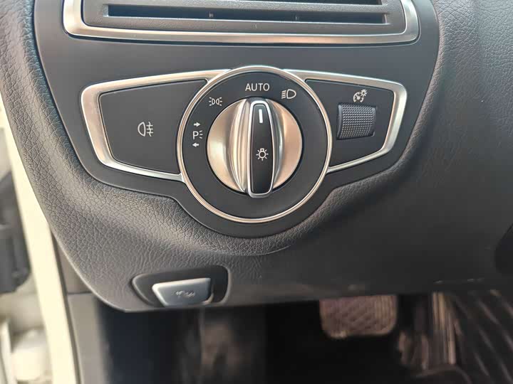 Фото 9 - Mercedes-Benz C-Class