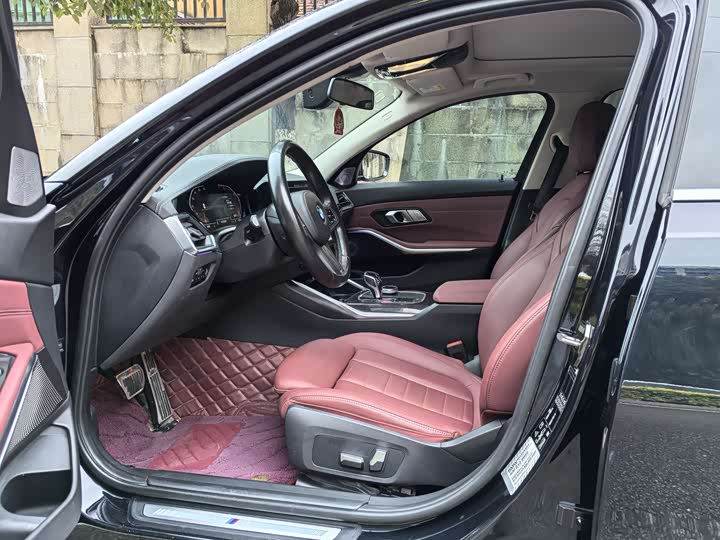 Photo 4 - BMW 3 Series