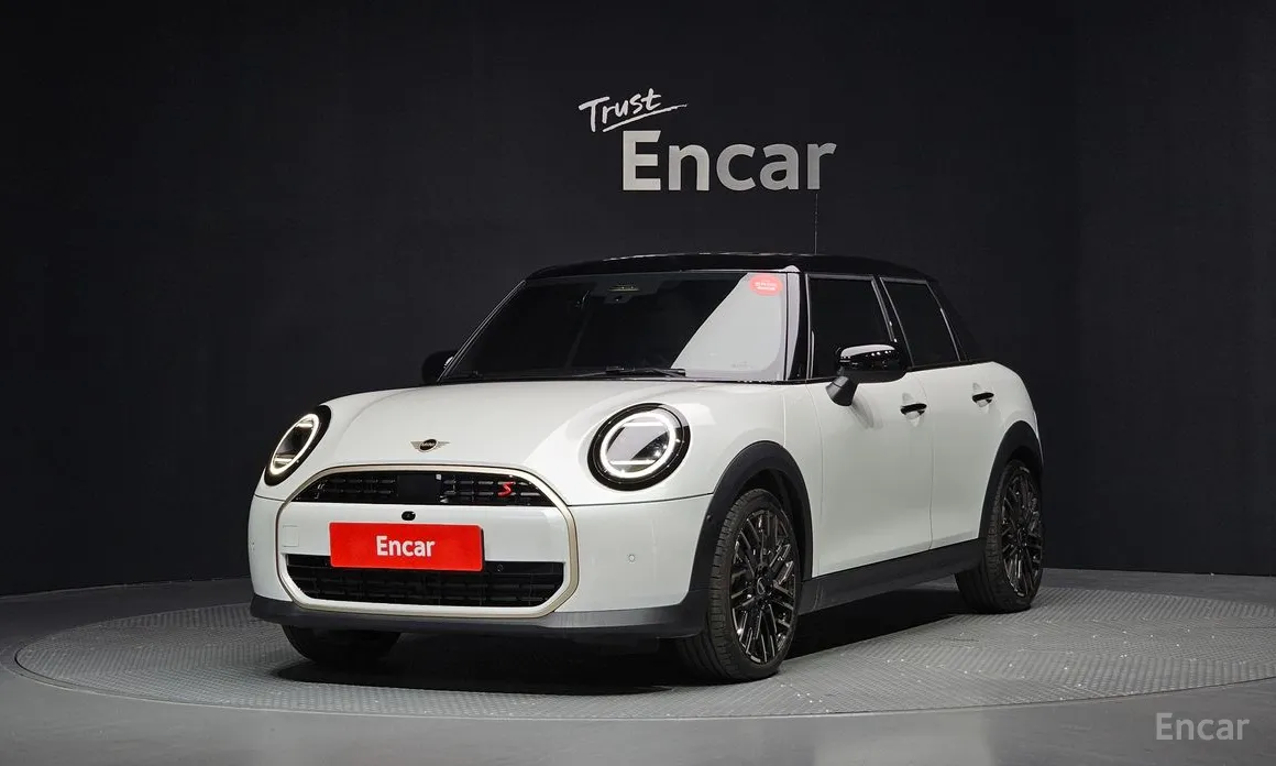 Mini Cooper 2024 5 Door Favoured