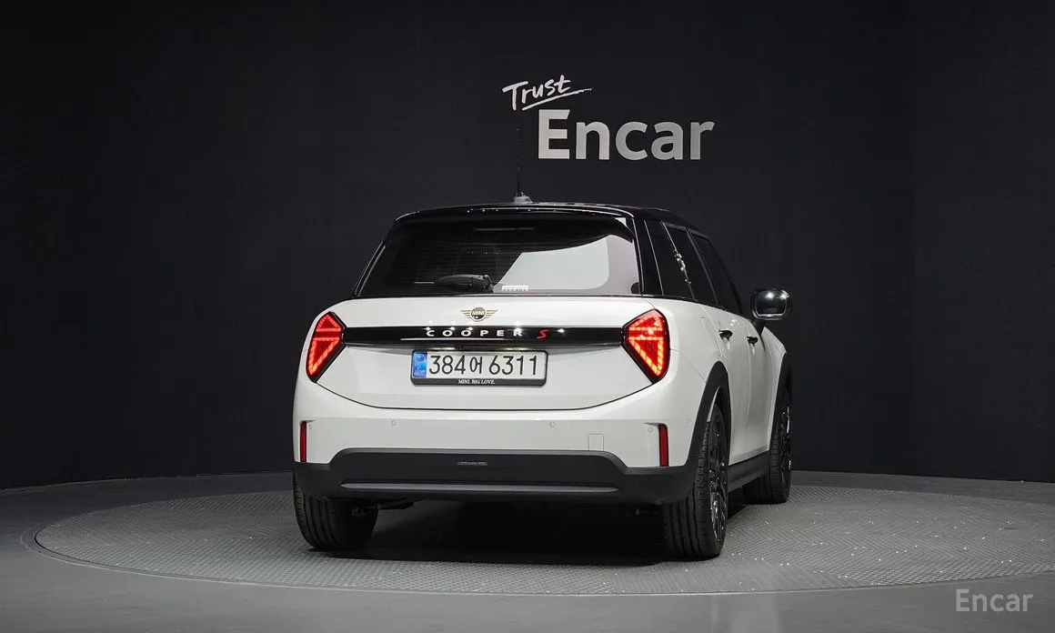 Mini Cooper 2024 5 Door Favoured