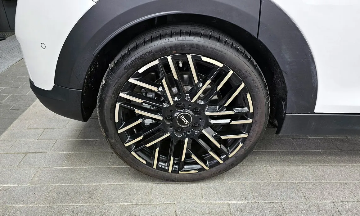 Mini Cooper 2024 5 Door Favoured