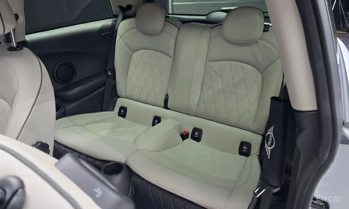 Mini Cooper 2001 Classic Launch Pack