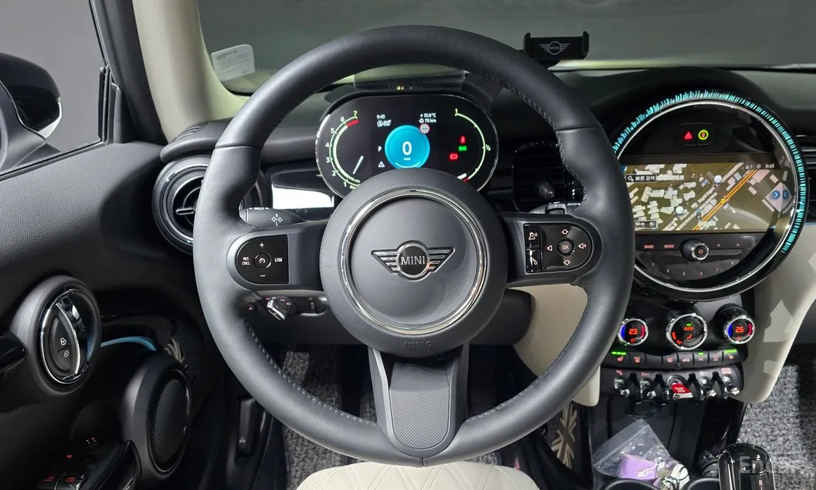 Mini Cooper 2001 Classic Launch Pack