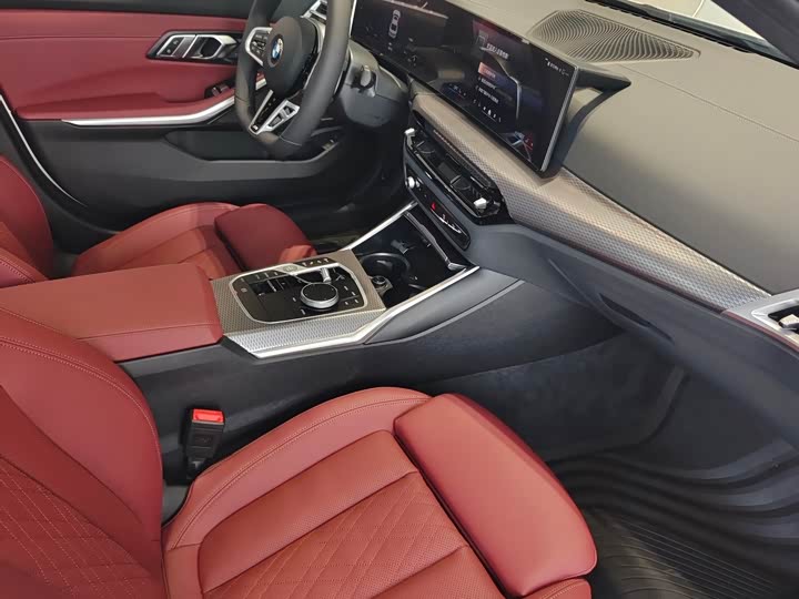 BMW 3 Series 2026 2026款 330i M运动曜夜套装