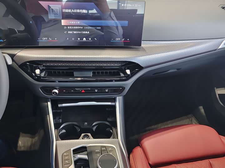 BMW 3 Series 2026 2026款 330i M运动曜夜套装
