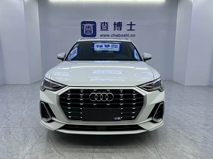 Photo 2 - Audi Q3