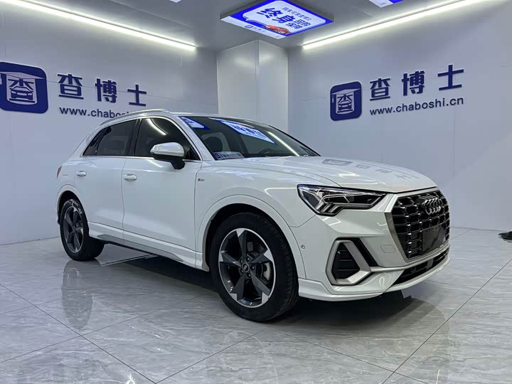 Photo 3 - Audi Q3