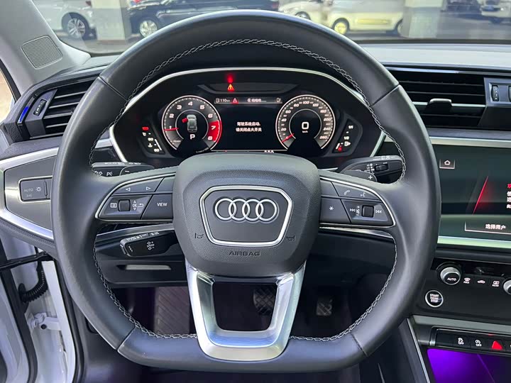 Photo 7 - Audi Q3