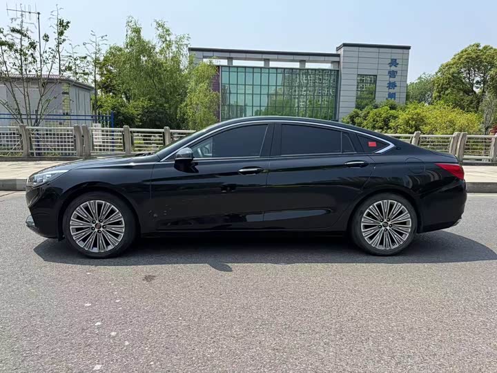 Photo 4 - Hongqi H5