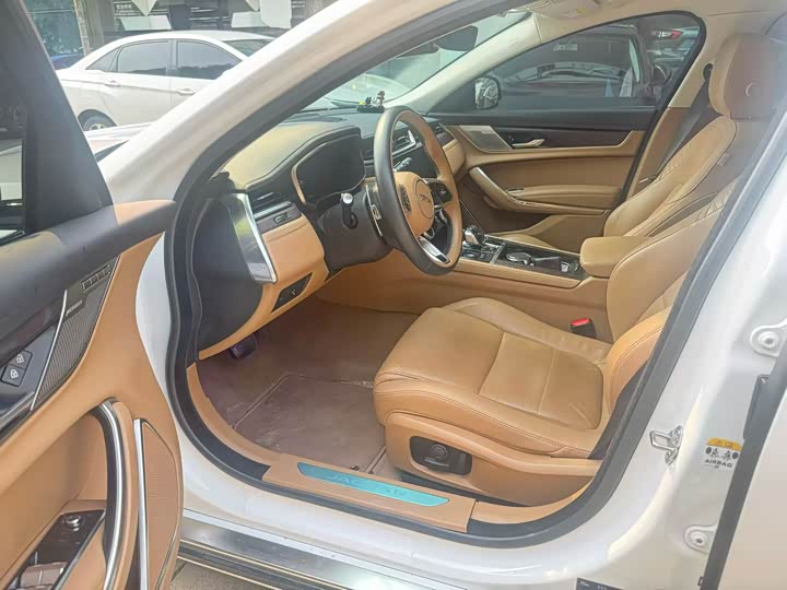 Jaguar XF L 2024 2024款 2.0T P250 两驱尊享豪华版