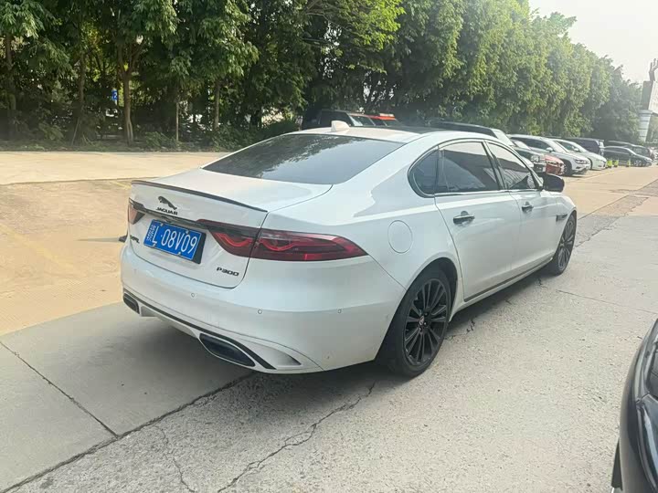 Jaguar XF L 2024 2024款 2.0T P250 两驱尊享豪华版