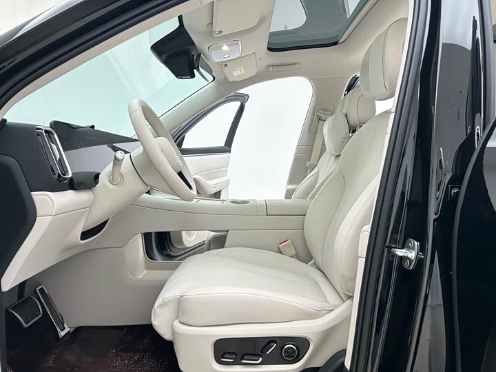 Aito M8 2025 2025款 增程 Max+版 53.4kWh 6座版 (192线激光雷达）