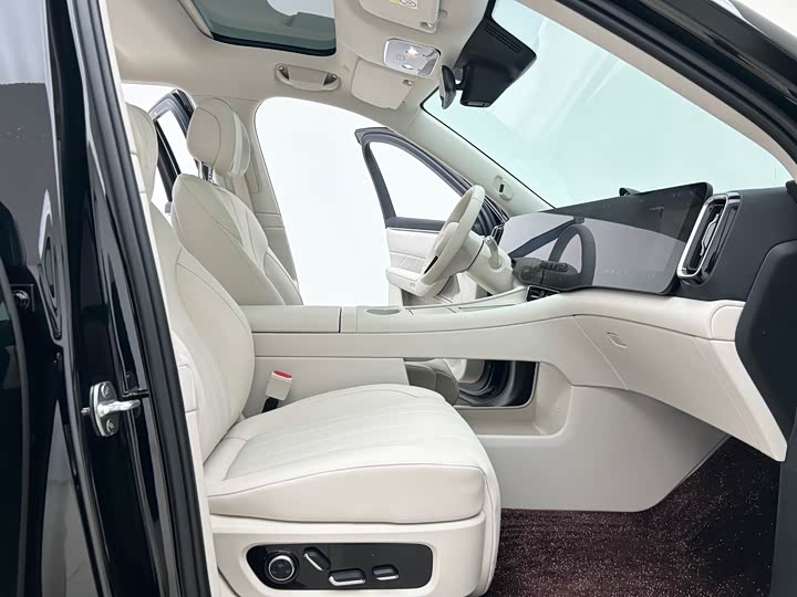 Aito M8 2025 2025款 增程 Max+版 53.4kWh 6座版 (192线激光雷达）