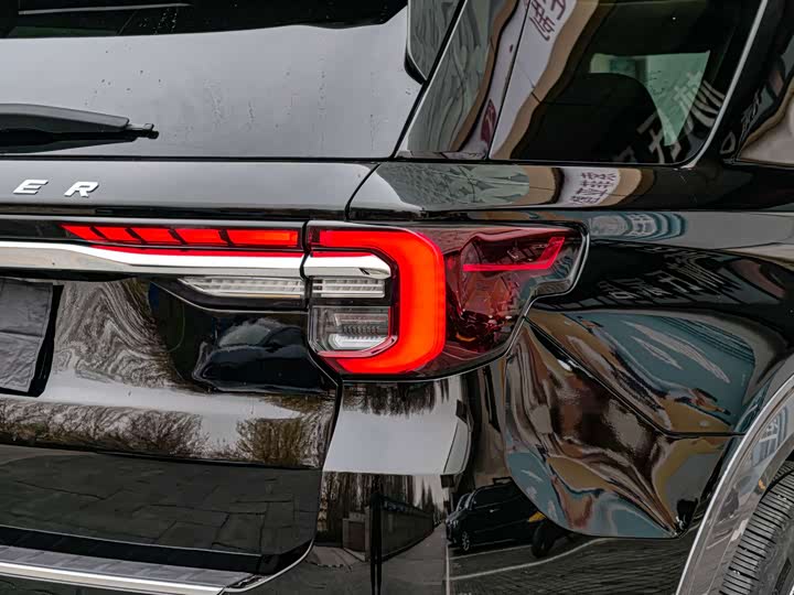 Фото 8 - Ford Explorer