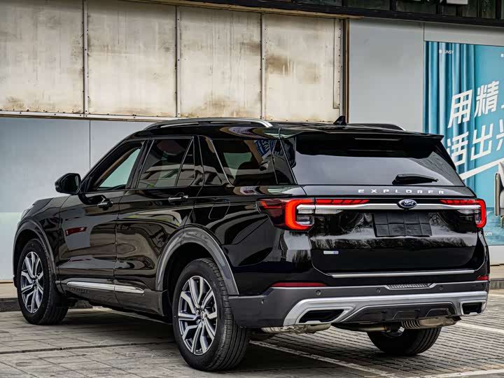 Фото 9 - Ford Explorer