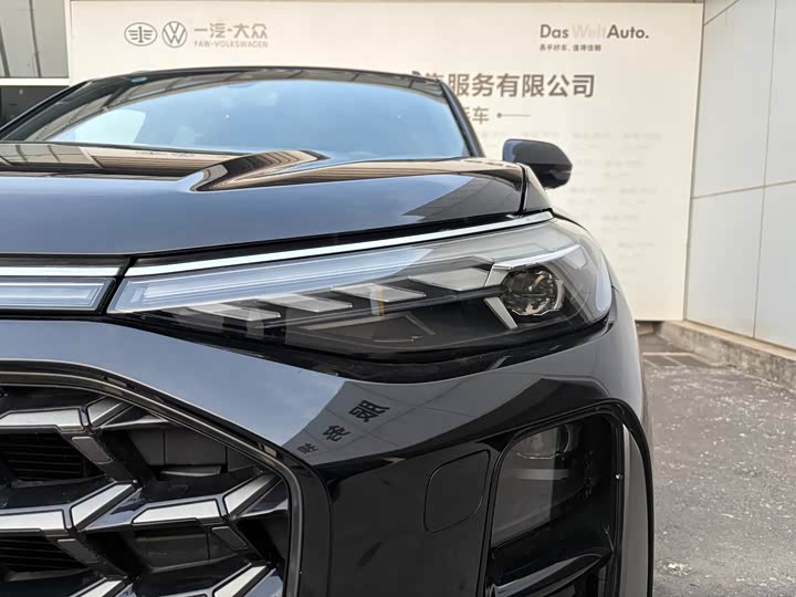 Audi Q6 2024 2024款 45 TFSI quattro 黑武士版 6座