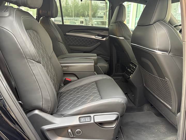 Audi Q6 2024 2024款 45 TFSI quattro 黑武士版 6座