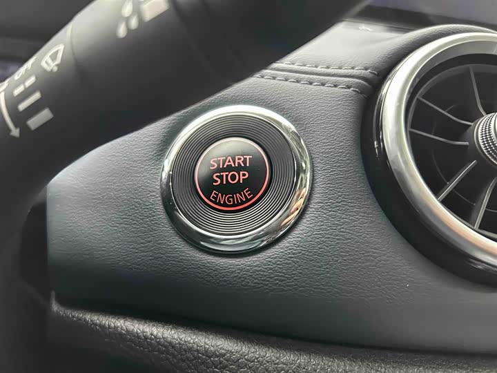 Nissan X-Trail 2025 2025款 荣誉 2.0L 两驱领先版