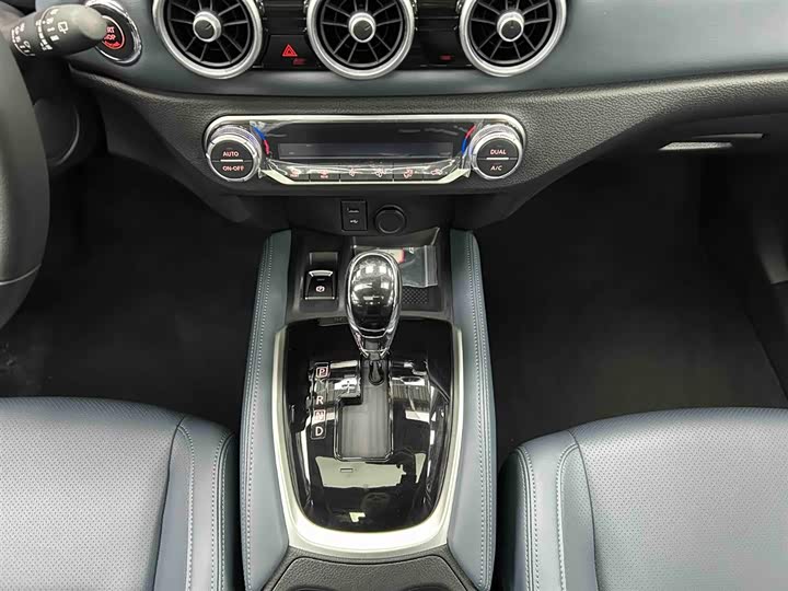 Nissan X-Trail 2025 2025款 荣誉 2.0L 两驱领先版
