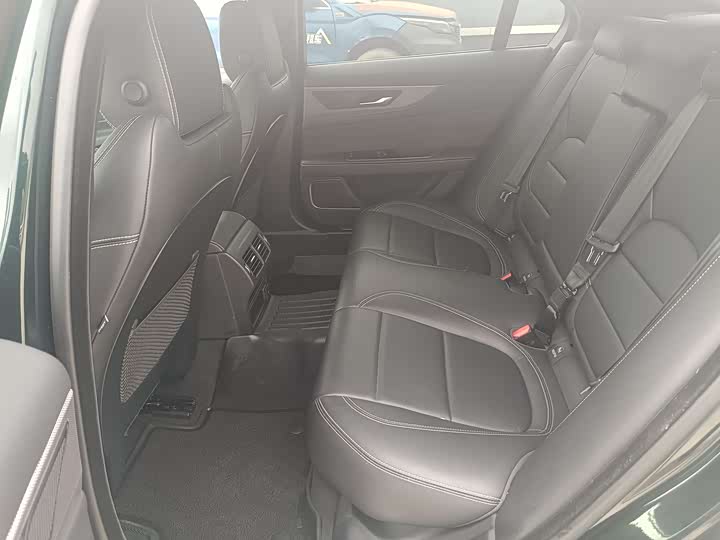 Фото 7 - Jaguar XE L