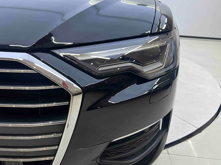 Фото 7 - Audi A6L