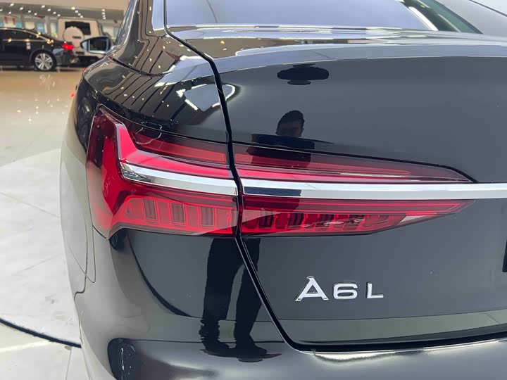 Фото 8 - Audi A6L