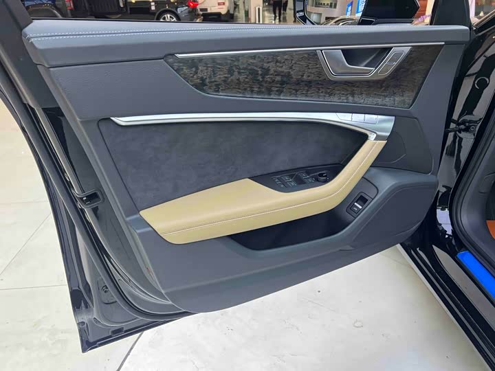 Фото 9 - Audi A6L