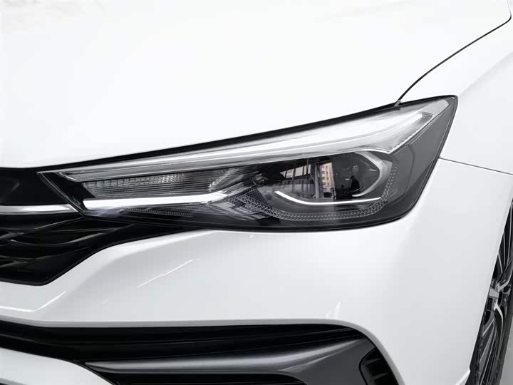 Фото 7 - Roewe i5