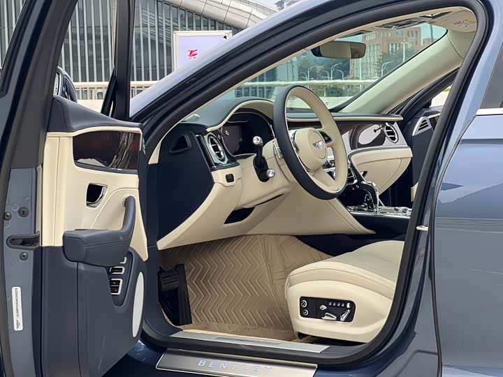 Фото 5 - Bentley Flying Spur Hybrid