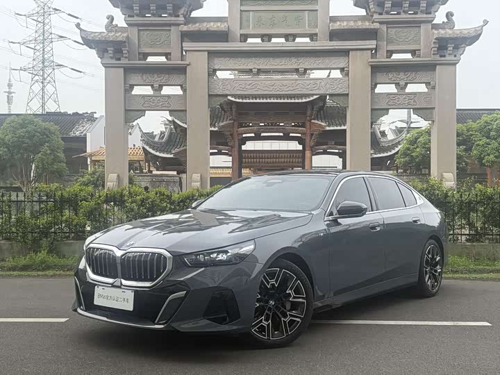Photo 1 - BMW 5 Series