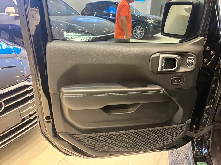Jeep Wrangler 2021 2021款 2.0T 撒哈拉四门版