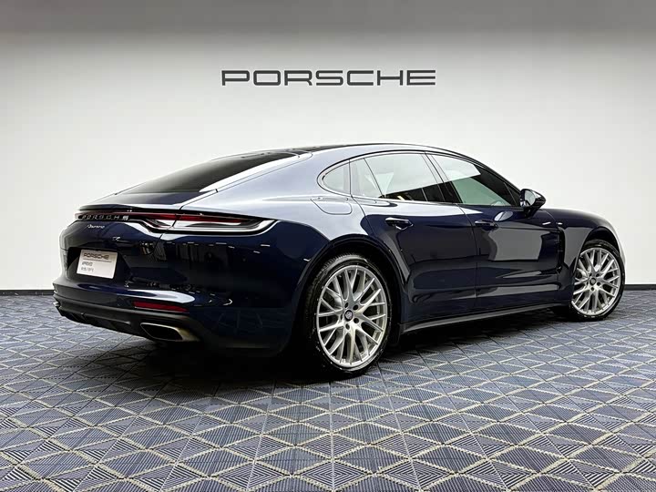 Фото 2 - Porsche Panamera
