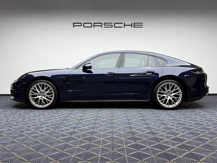 Фото 7 - Porsche Panamera