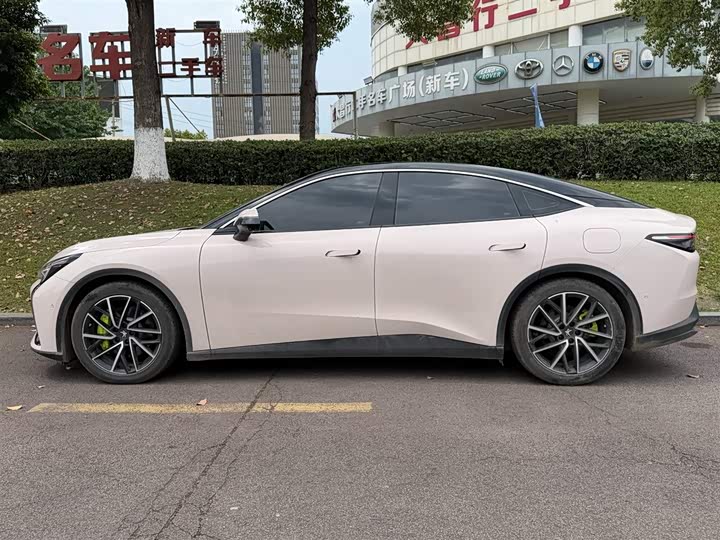 Фото 3 - BAIC Arcfox Alpha S5