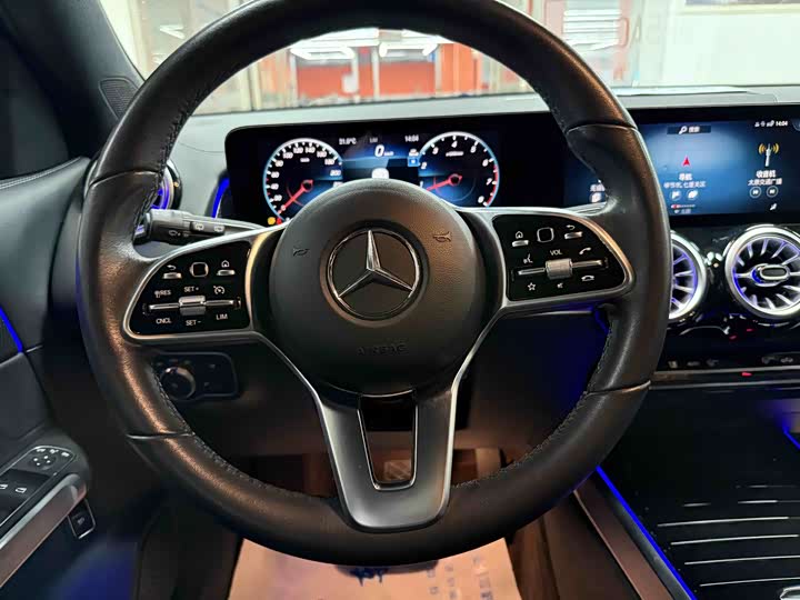 Mercedes-Benz GLB-Class 2022 2022款 GLB 220 动感型