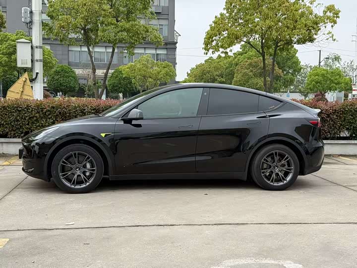 Photo 3 - Tesla Model Y