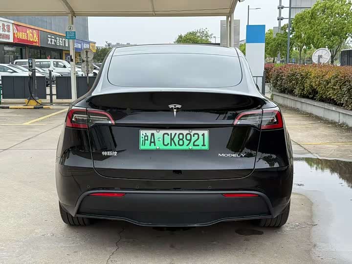 Photo 7 - Tesla Model Y