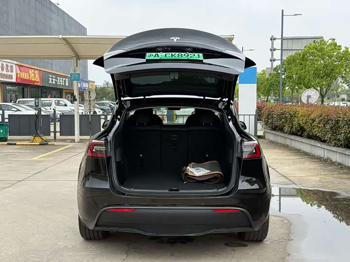 Photo 9 - Tesla Model Y