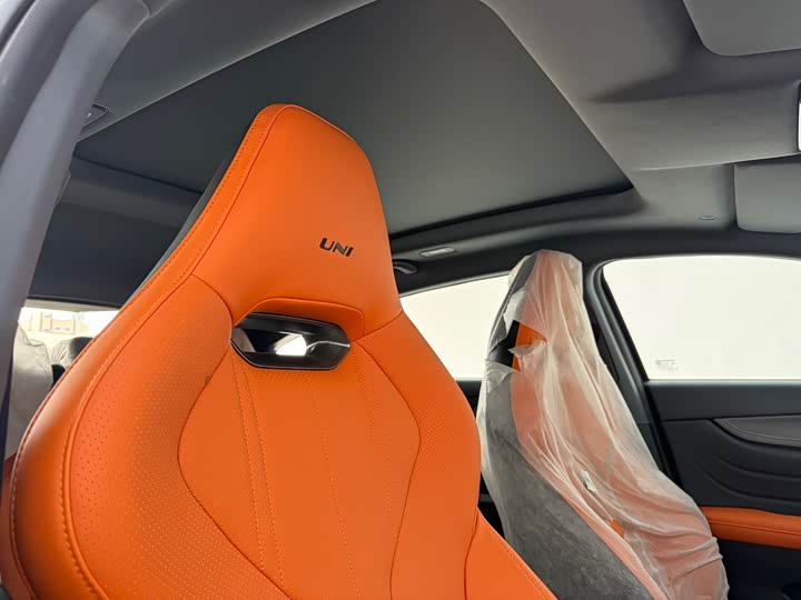 Changan UNI-V 2025 2025款 1.5T 500Bar尊贵运动型