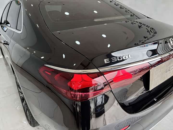 Фото 9 - Mercedes-Benz E-Class