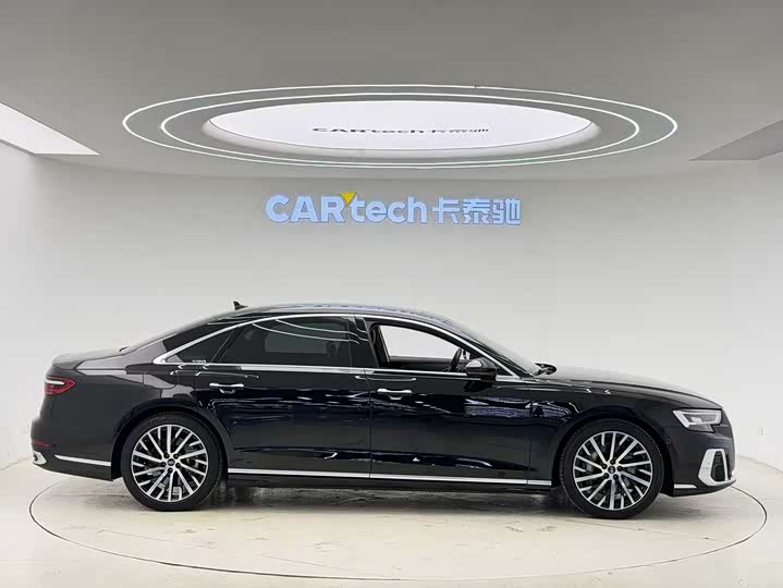 Zdjęcie 4 - Audi A8