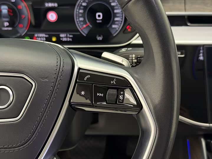 Zdjęcie 9 - Audi A8