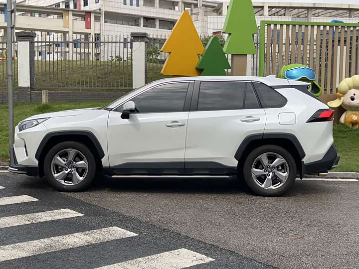 Toyota RAV4 2021 2021款 2.0L CVT两驱风尚PLUS版