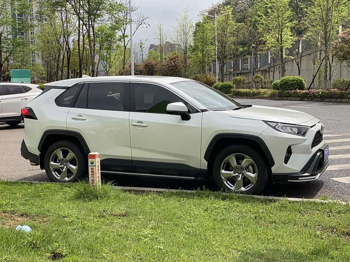 Toyota RAV4 2021 2021款 2.0L CVT两驱风尚PLUS版