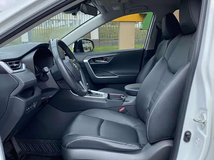 Toyota RAV4 2021 2021款 2.0L CVT两驱风尚PLUS版